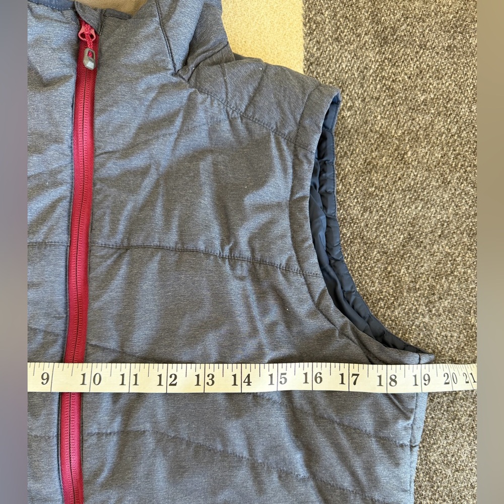 ⬇️ Mammut Primaloft Hooded Vest - Picture 4 of 9